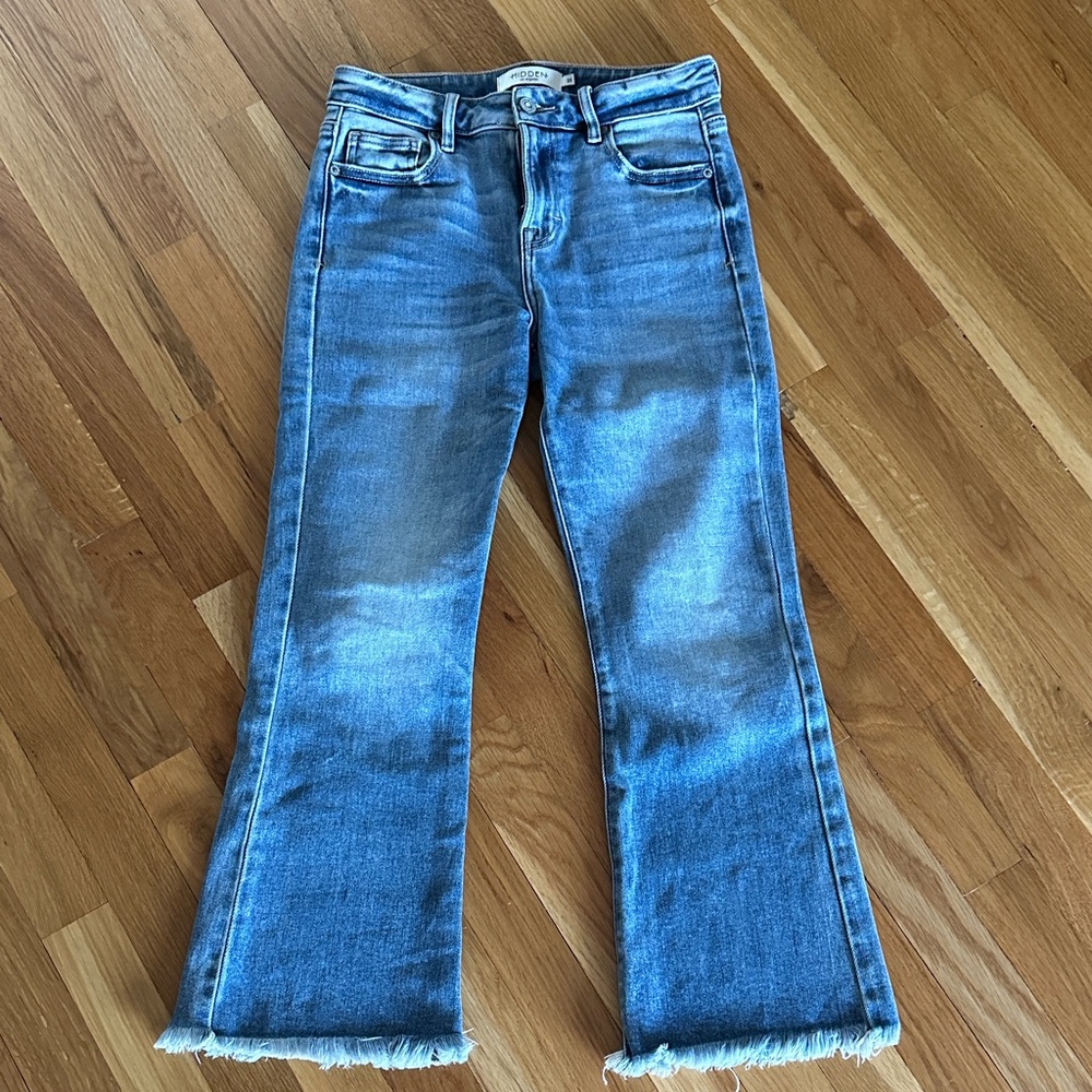 Hidden cropped frayed edge Jeans